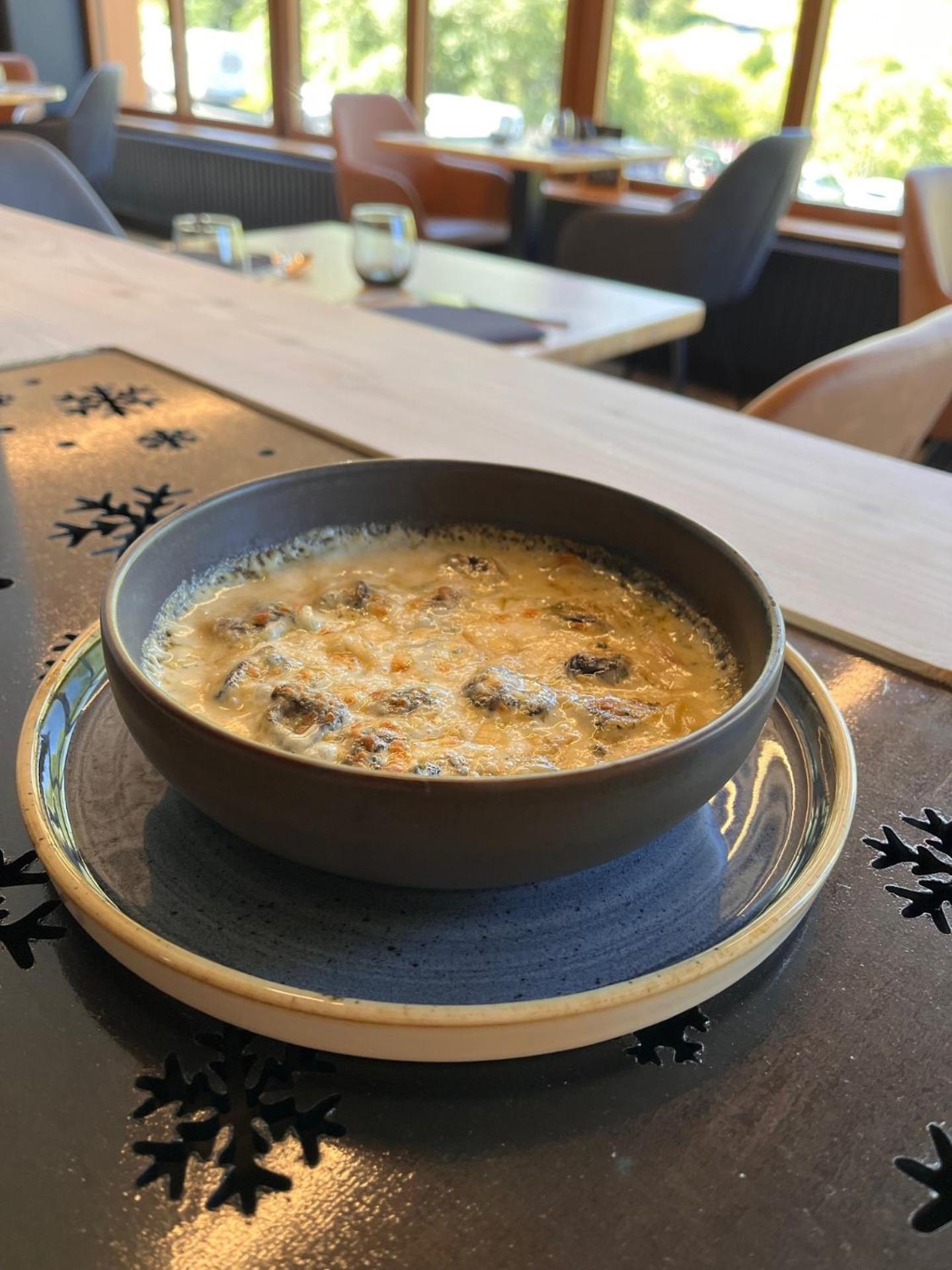 לה מן-דור Hotel Du Puy Ferrand , Restaurant La Table De L'Ours מראה חיצוני תמונה