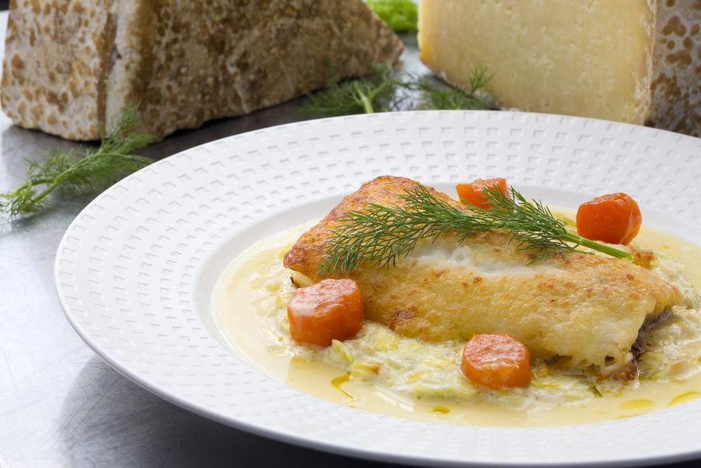 לה מן-דור Hotel Du Puy Ferrand , Restaurant La Table De L'Ours מראה חיצוני תמונה