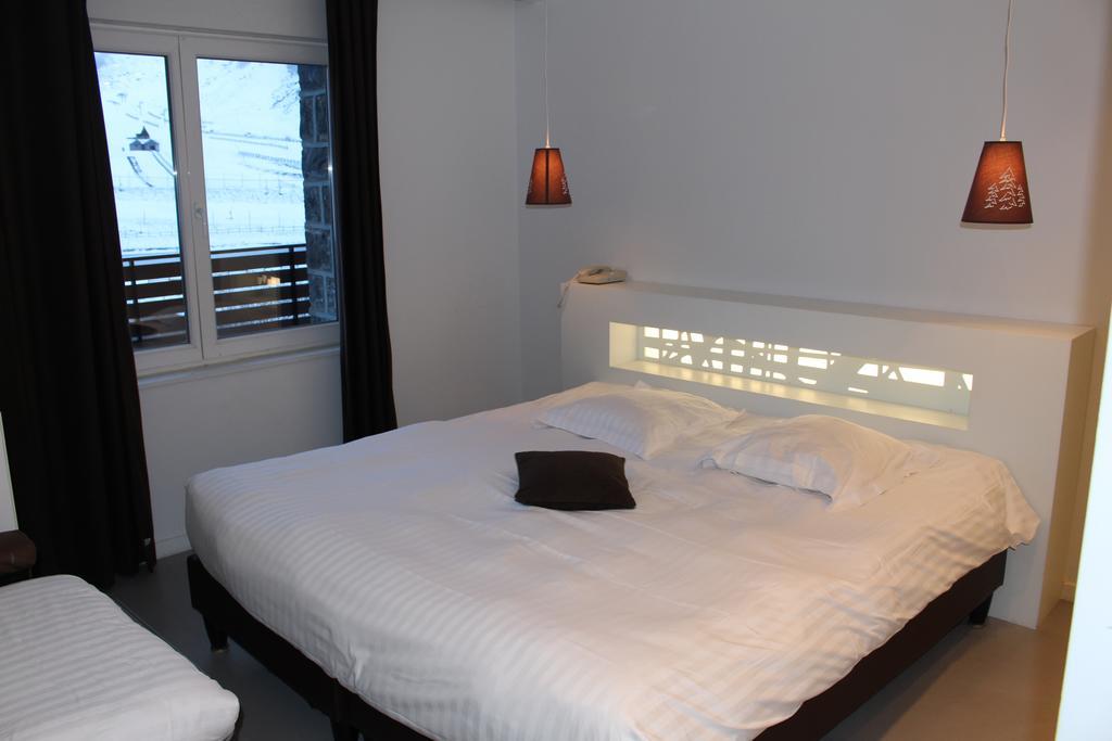 לה מן-דור Hotel Du Puy Ferrand , Restaurant La Table De L'Ours מראה חיצוני תמונה
